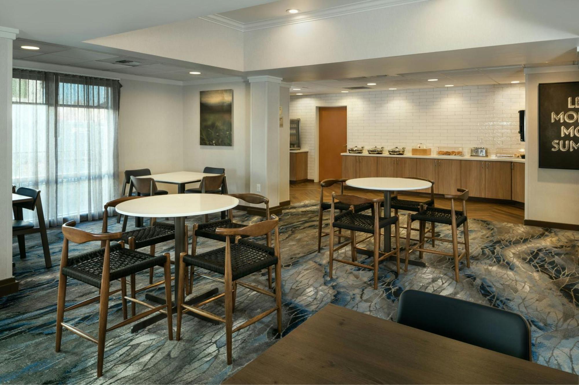 Fairfield Inn & Suites By Marriott Anchorage Midtown Exterior photo