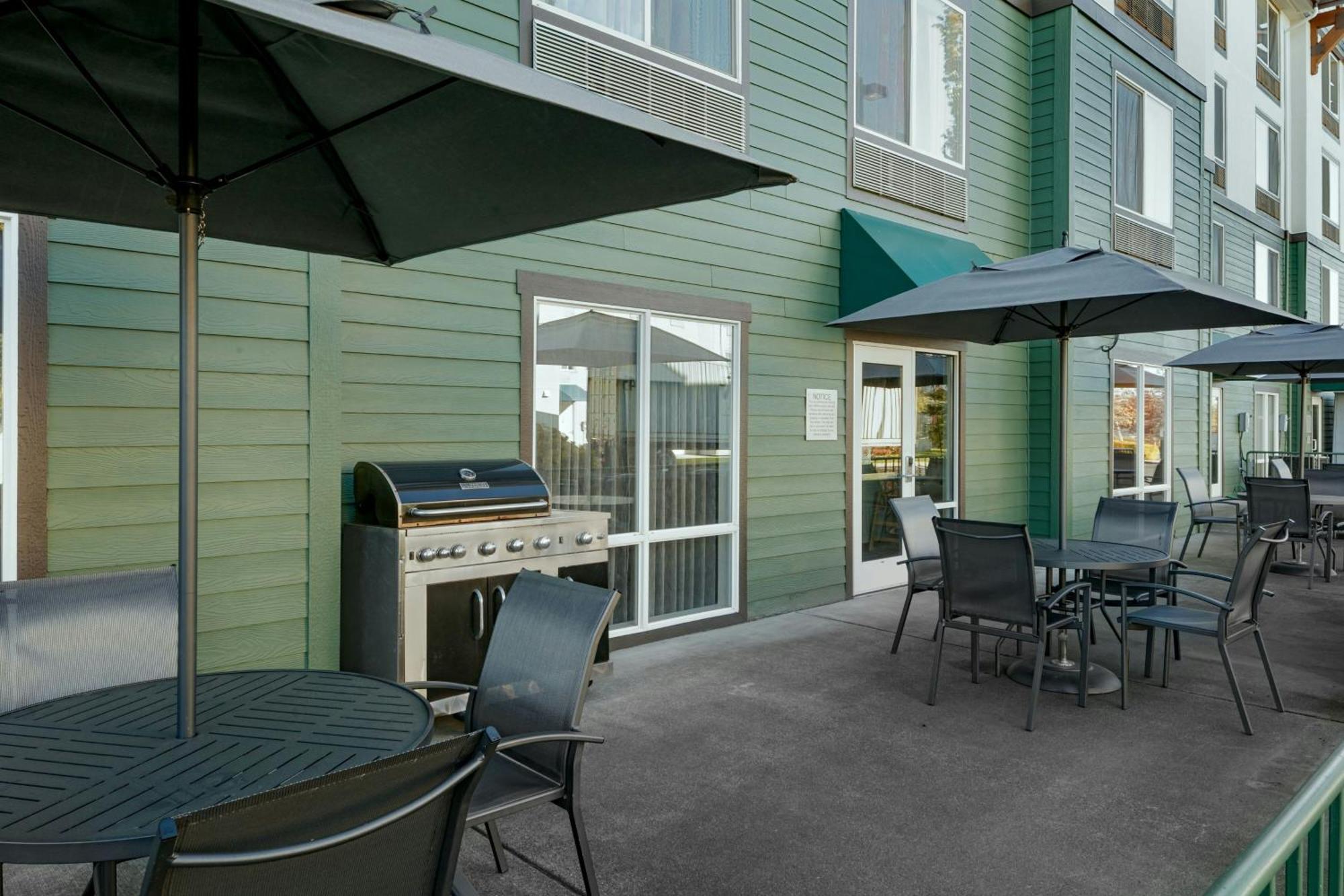 Fairfield Inn & Suites By Marriott Anchorage Midtown Exterior photo